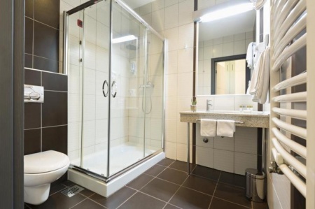 R&eacute;novation de baignoire par recouvrement, sans d&eacute;molition